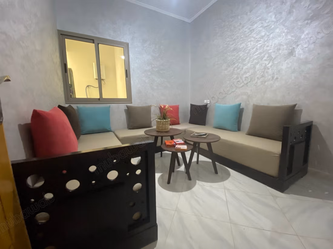 Verkoop van een prachtig appartement in Kamilia. 4 comfortabele kamers. Terras en lift