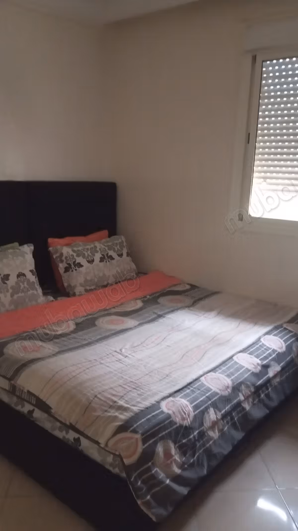 Bel appartement en location à Al Farah Dar Essalam. 2 chambres. Porte blindée et résidence sécurisée