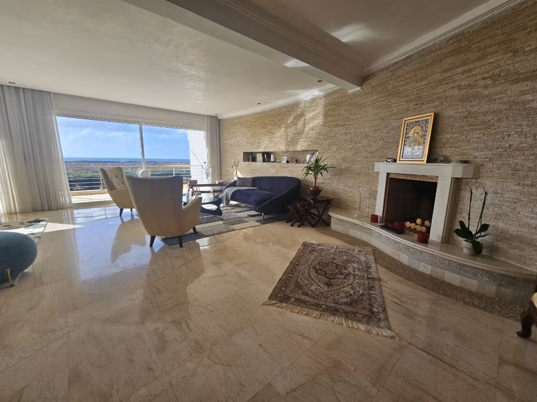 Beautiful villa with 4 bedrooms in Harhoura with a pool facing the sea