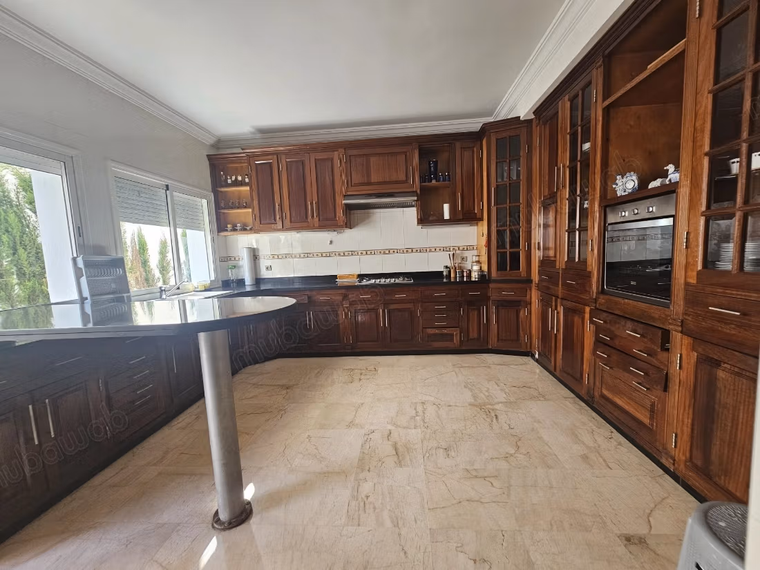 Beautiful villa with 4 bedrooms in Harhoura with a pool facing the sea