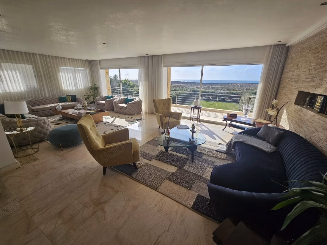Beautiful villa with 4 bedrooms in Harhoura with a pool facing the sea