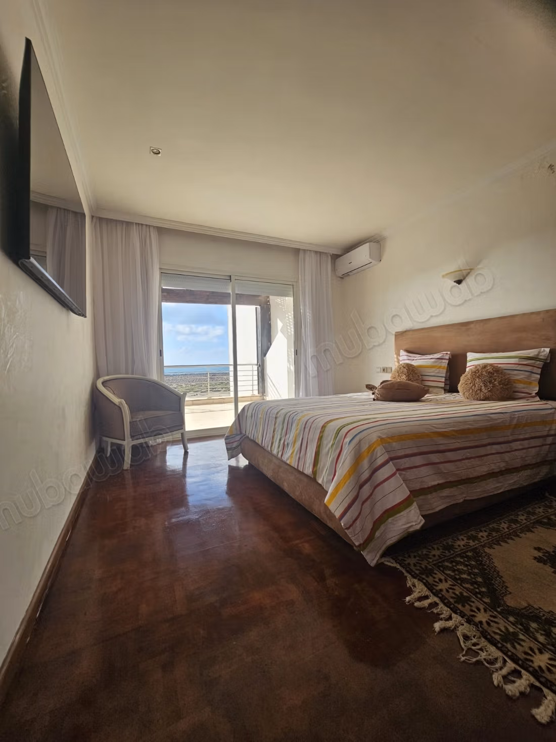 Beautiful villa with 4 bedrooms in Harhoura with a pool facing the sea