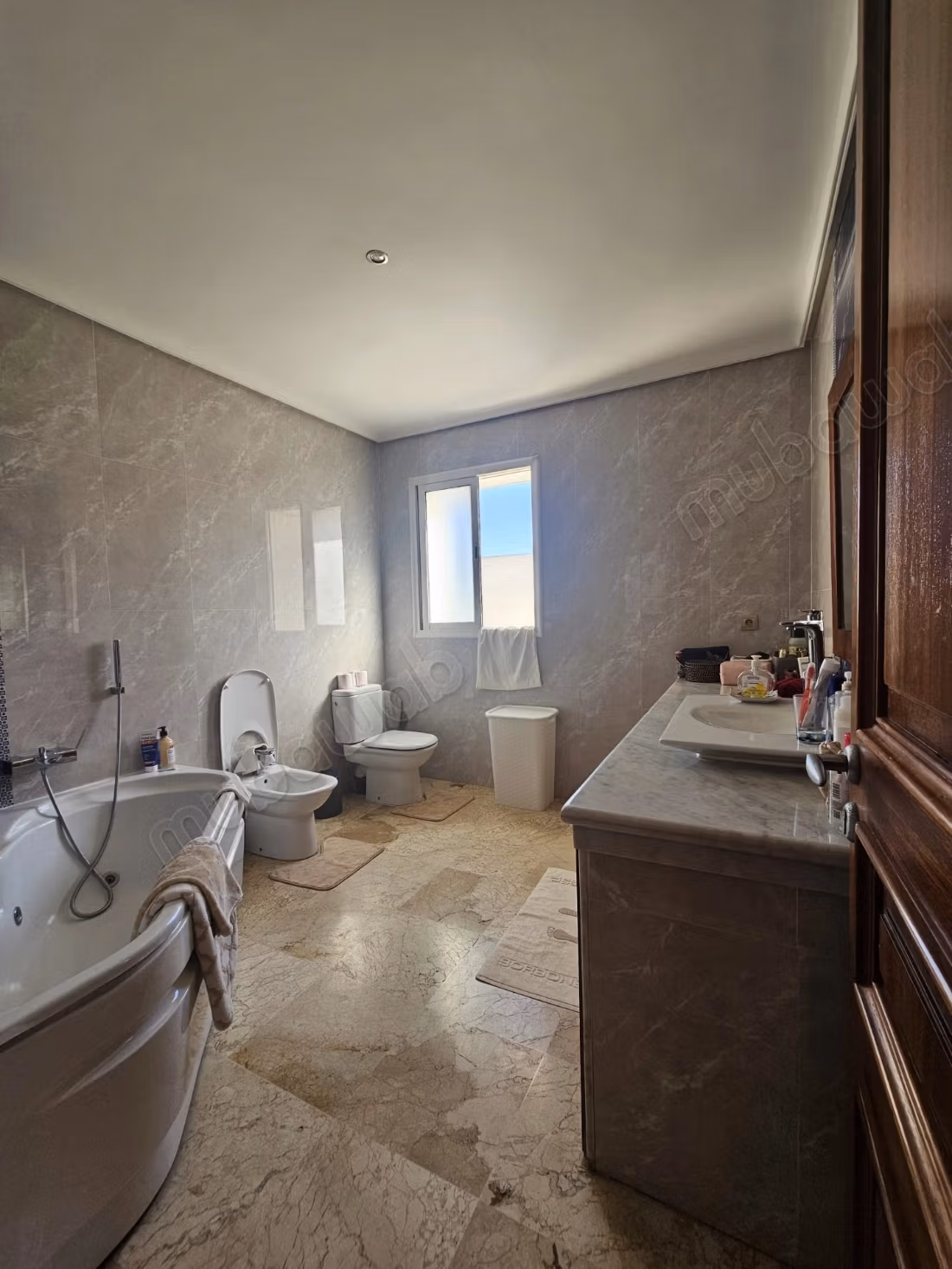 Beautiful villa with 4 bedrooms in Harhoura with a pool facing the sea