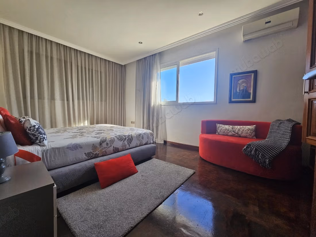 Beautiful villa with 4 bedrooms in Harhoura with a pool facing the sea