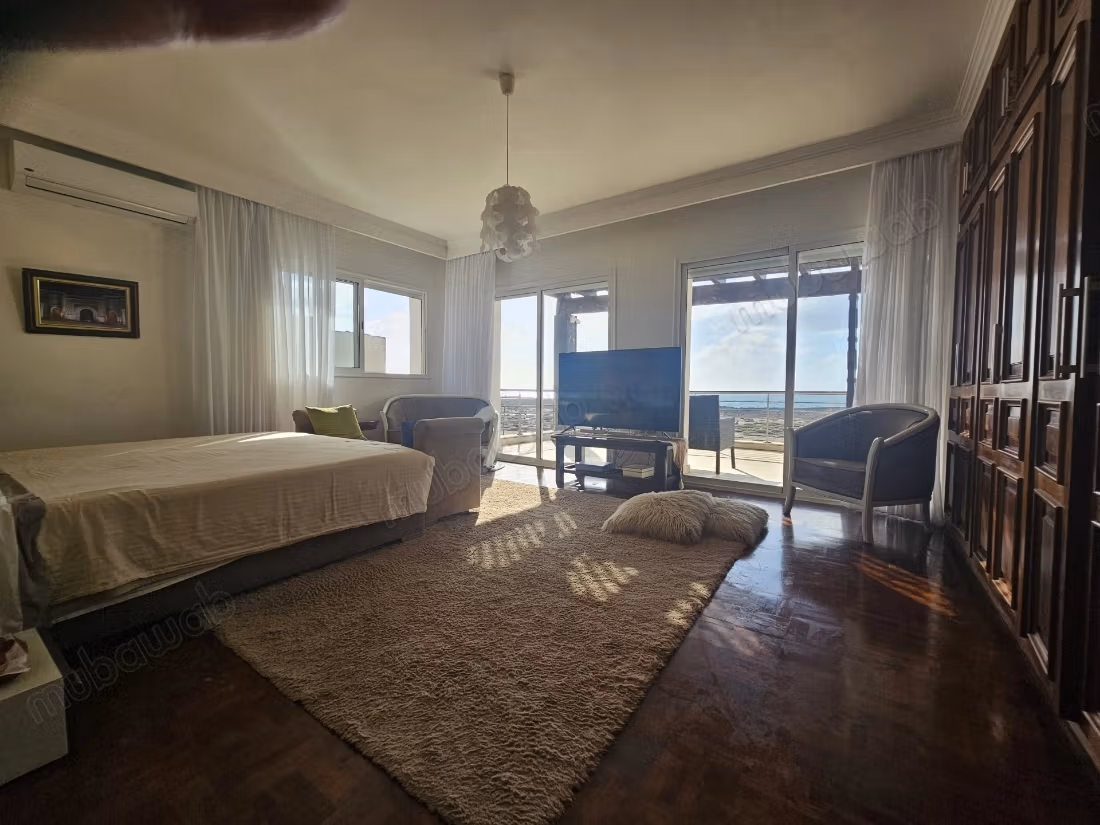 Beautiful villa with 4 bedrooms in Harhoura with a pool facing the sea