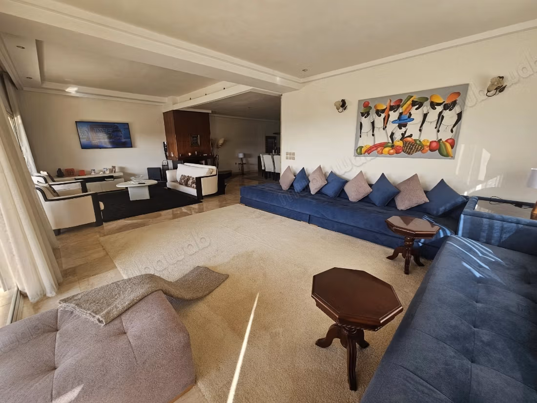 Beautiful villa with 4 bedrooms in Harhoura with a pool facing the sea