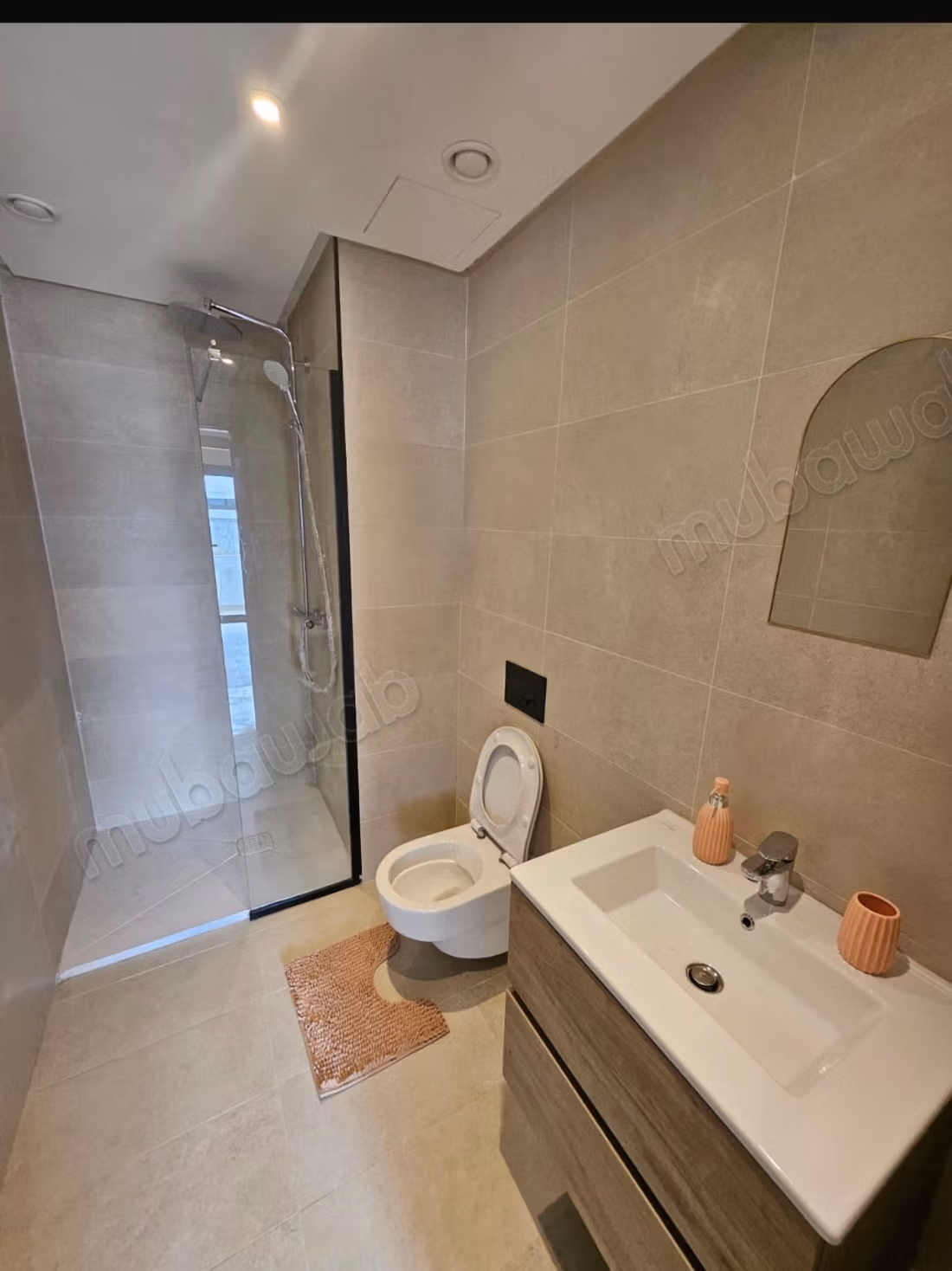 Louez cet appartement à Gauthier. 
Surface de 85 m². 
Bien meublé