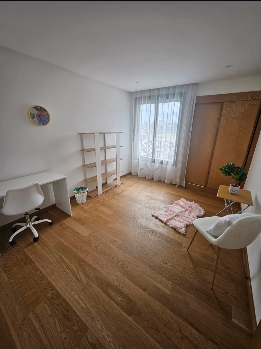 Louez cet appartement à Gauthier. 
Surface de 85 m². 
Bien meublé