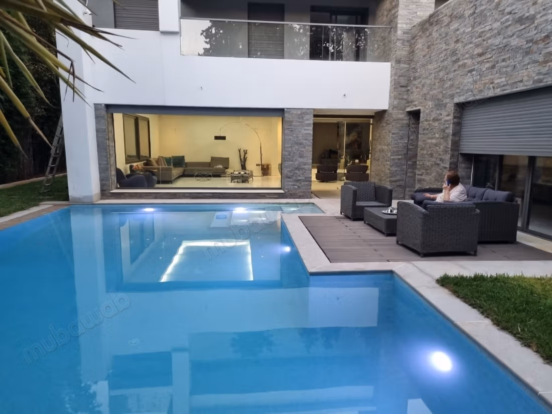 Villa moderna R1 con piscina privada y jardín