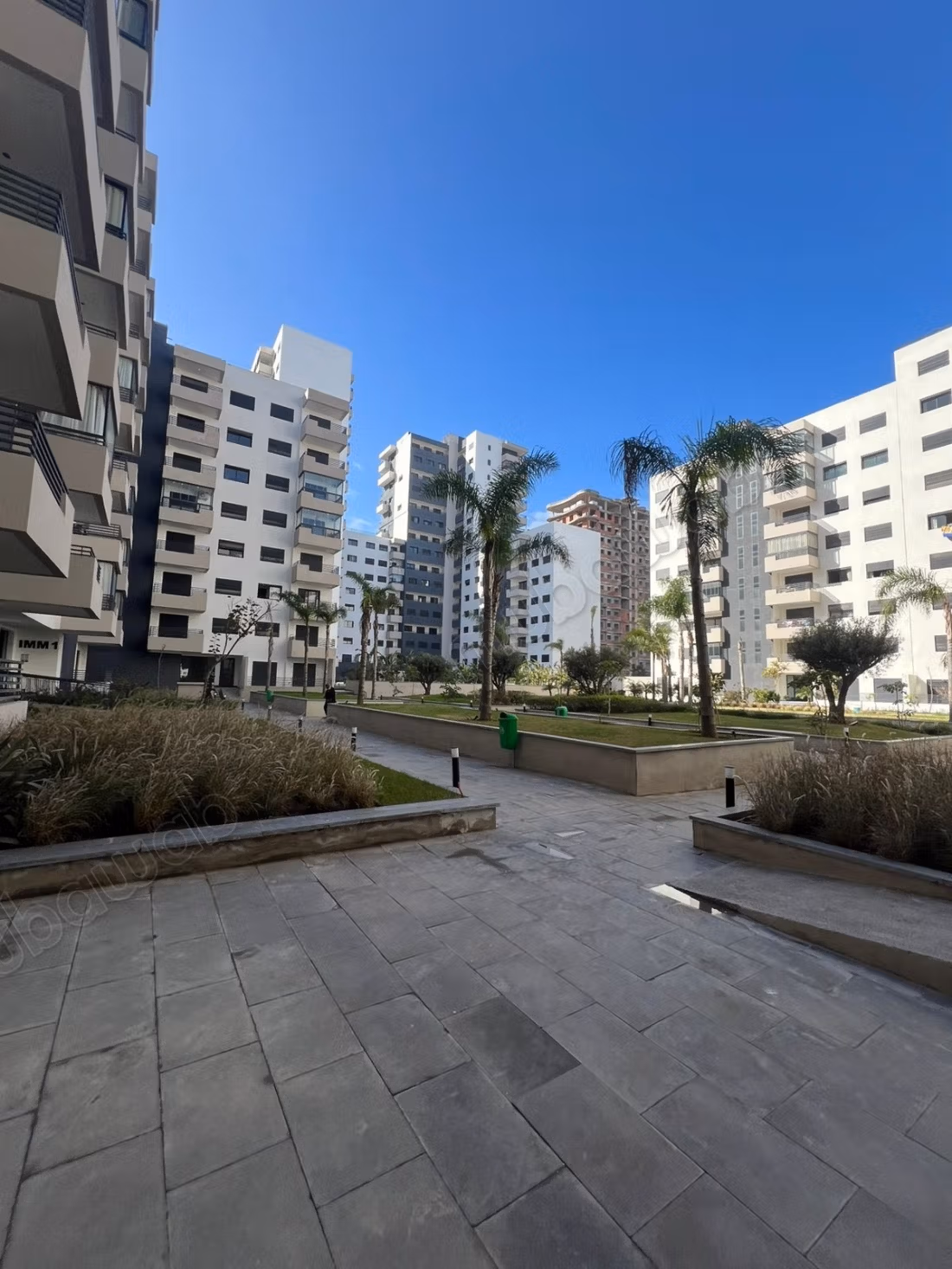 À louer, appartement vide – les arènes zenata