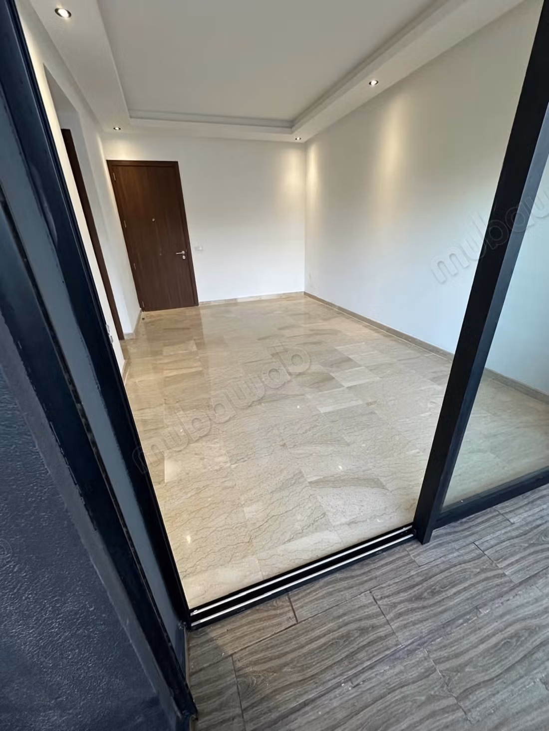 À louer, appartement vide – les arènes zenata