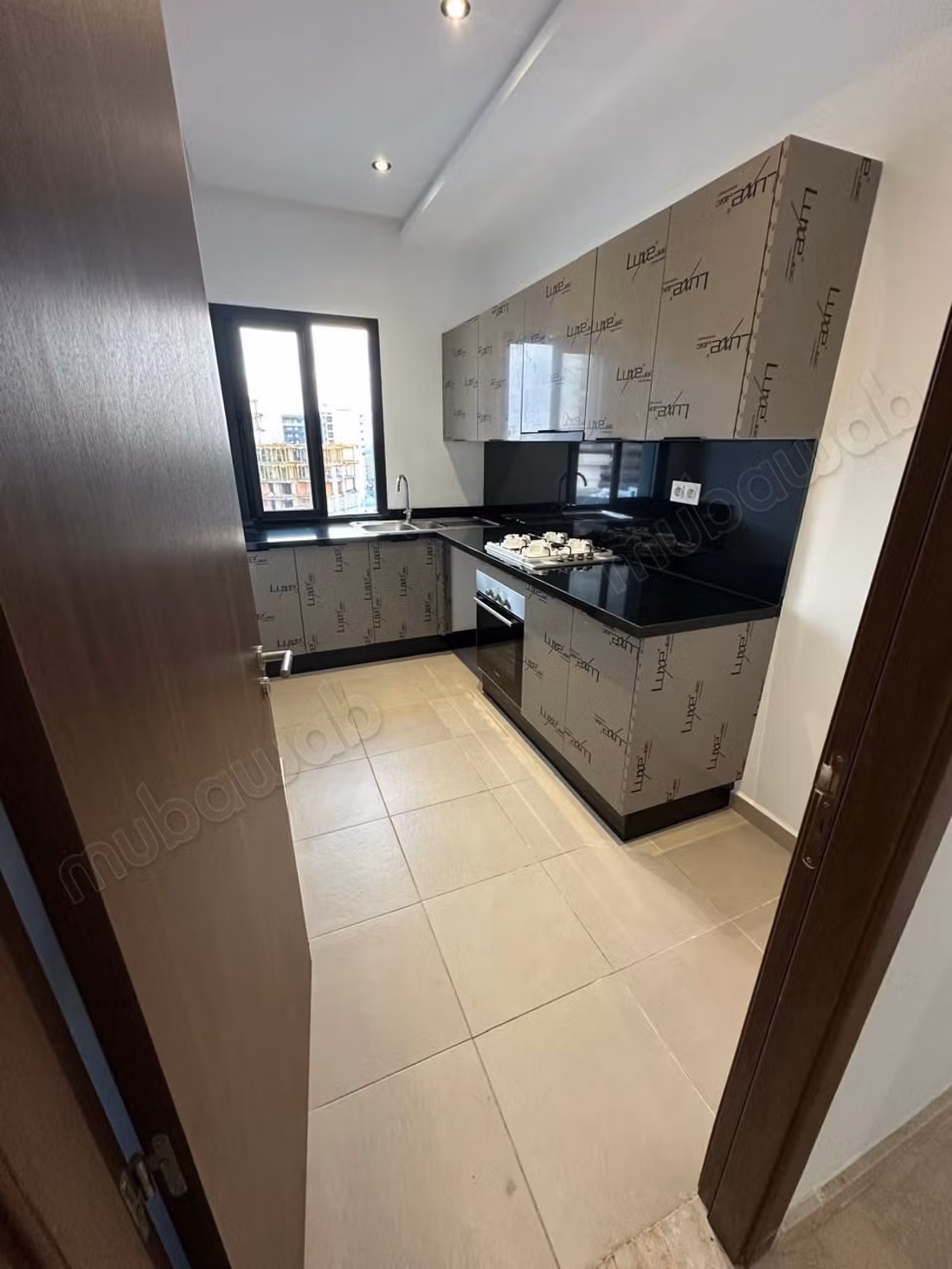 À louer, appartement vide – les arènes zenata