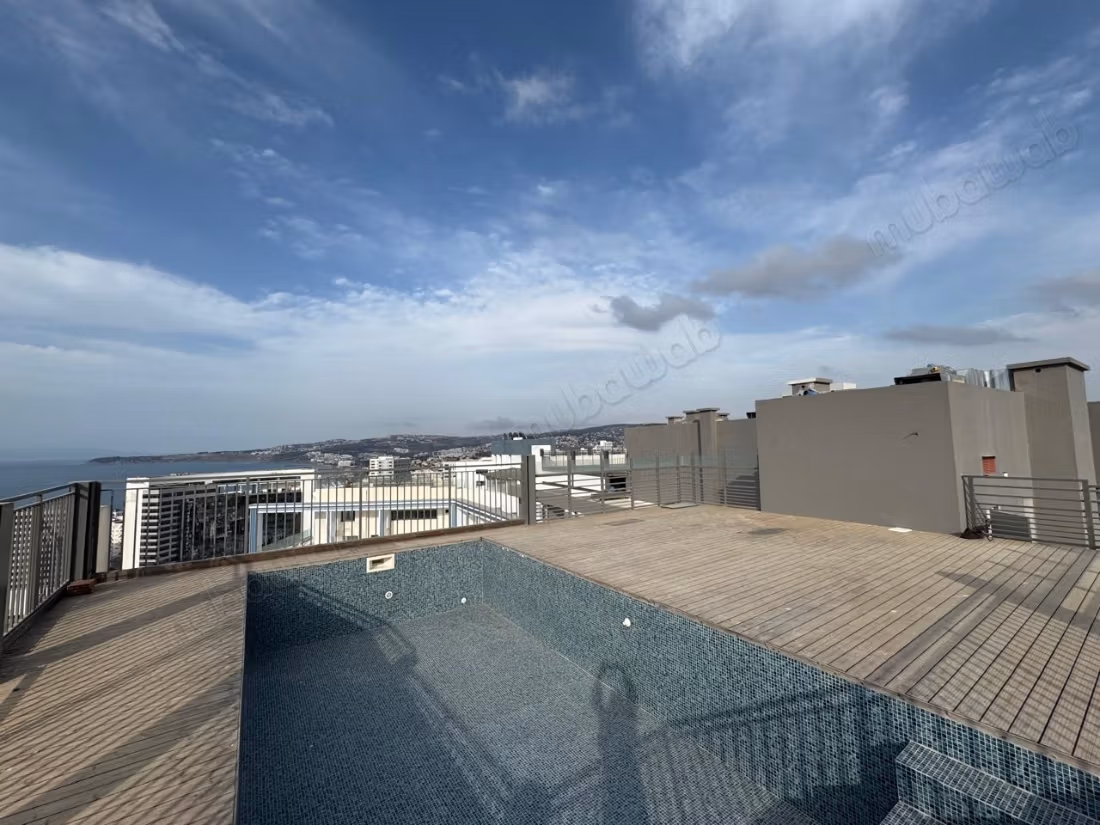 Apartamento de alto standing con terraza en alquiler