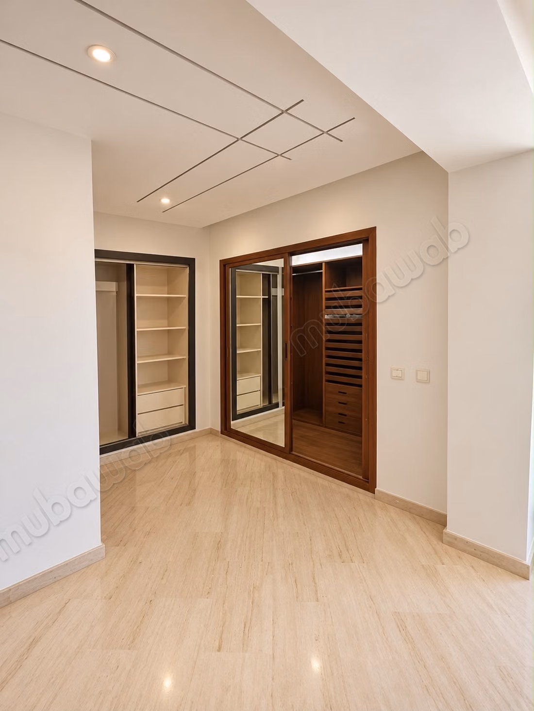À Palmier. Surface de 155 m². Vide