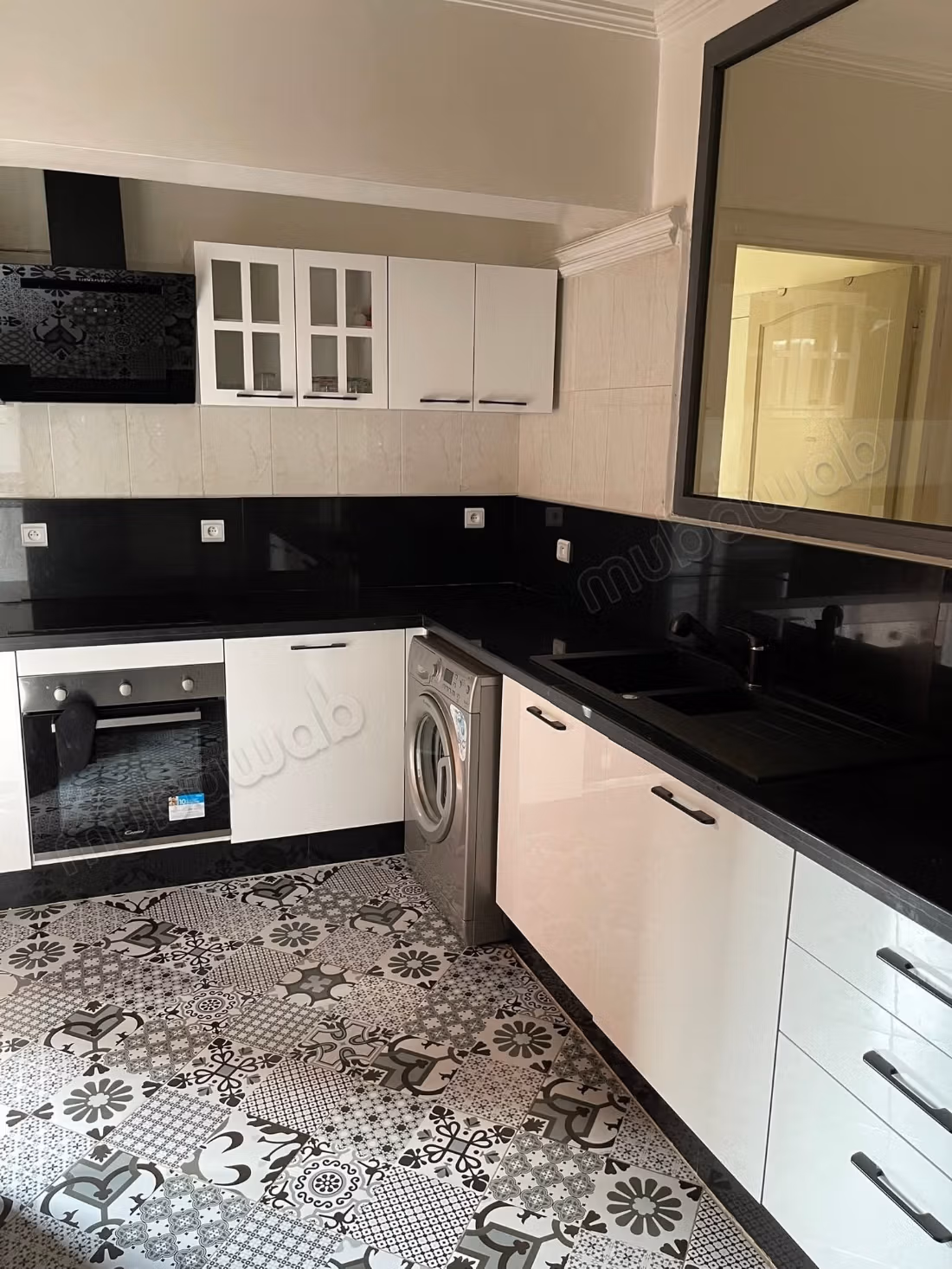 Well-furnished apartment between Plaza and Carré Eden