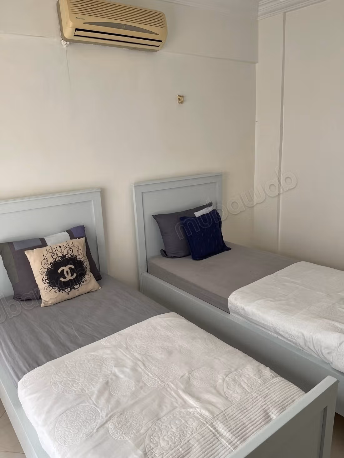 Well-furnished apartment between Plaza and Carré Eden