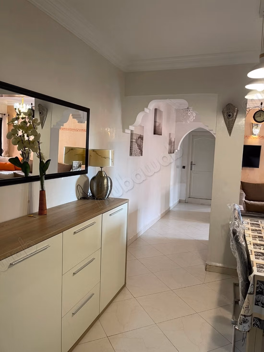 Well-furnished apartment between Plaza and Carré Eden