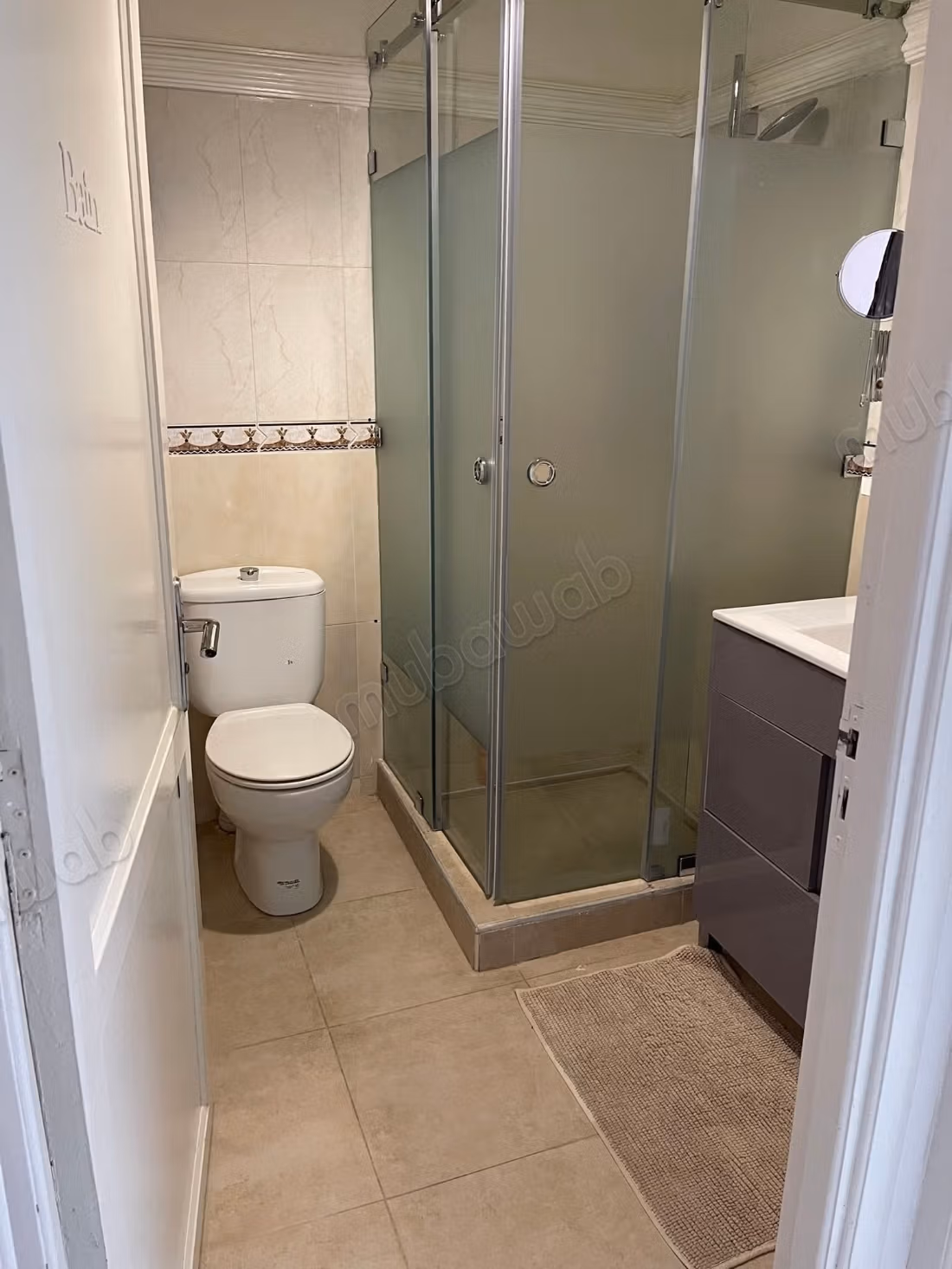 Well-furnished apartment between Plaza and Carré Eden