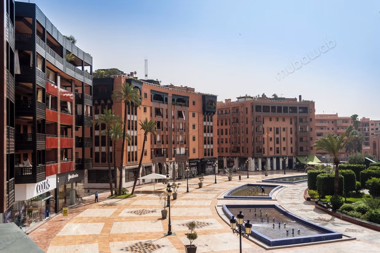 Well-furnished apartment between Plaza and Carré Eden