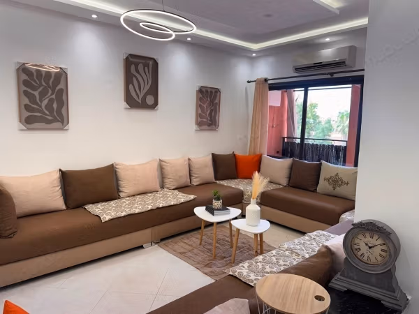 Well-furnished apartment between Plaza and Carré Eden