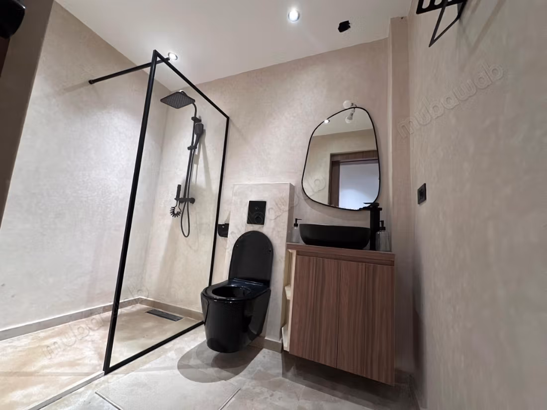 Beautiful apartment for sale in Camp Al Ghoul. Total area 400 m². Furnished