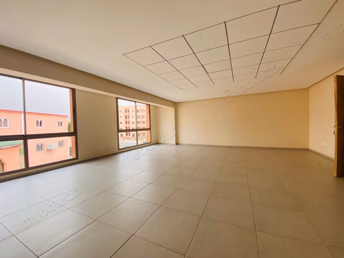 Bureaux à vendre et à louer plusieurs surfaces