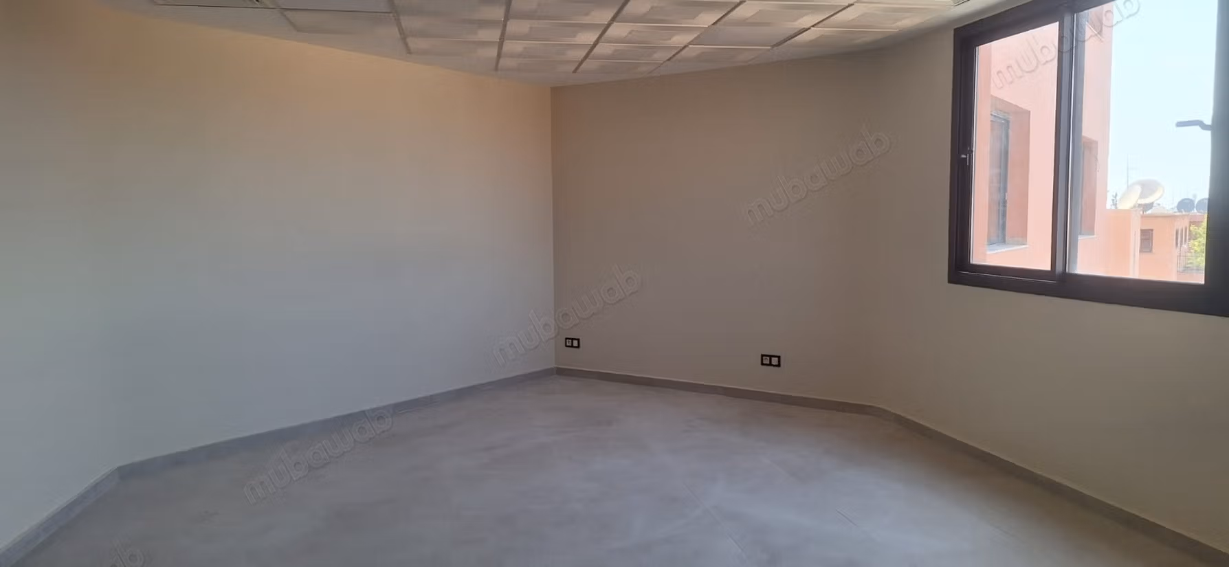 Bureau situé avenue Al Mouzdalifa, Assif