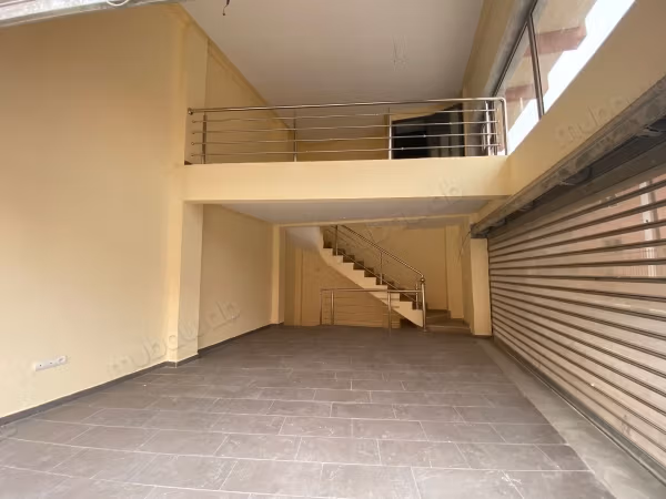 Negozi commerciali in vendita o in affitto