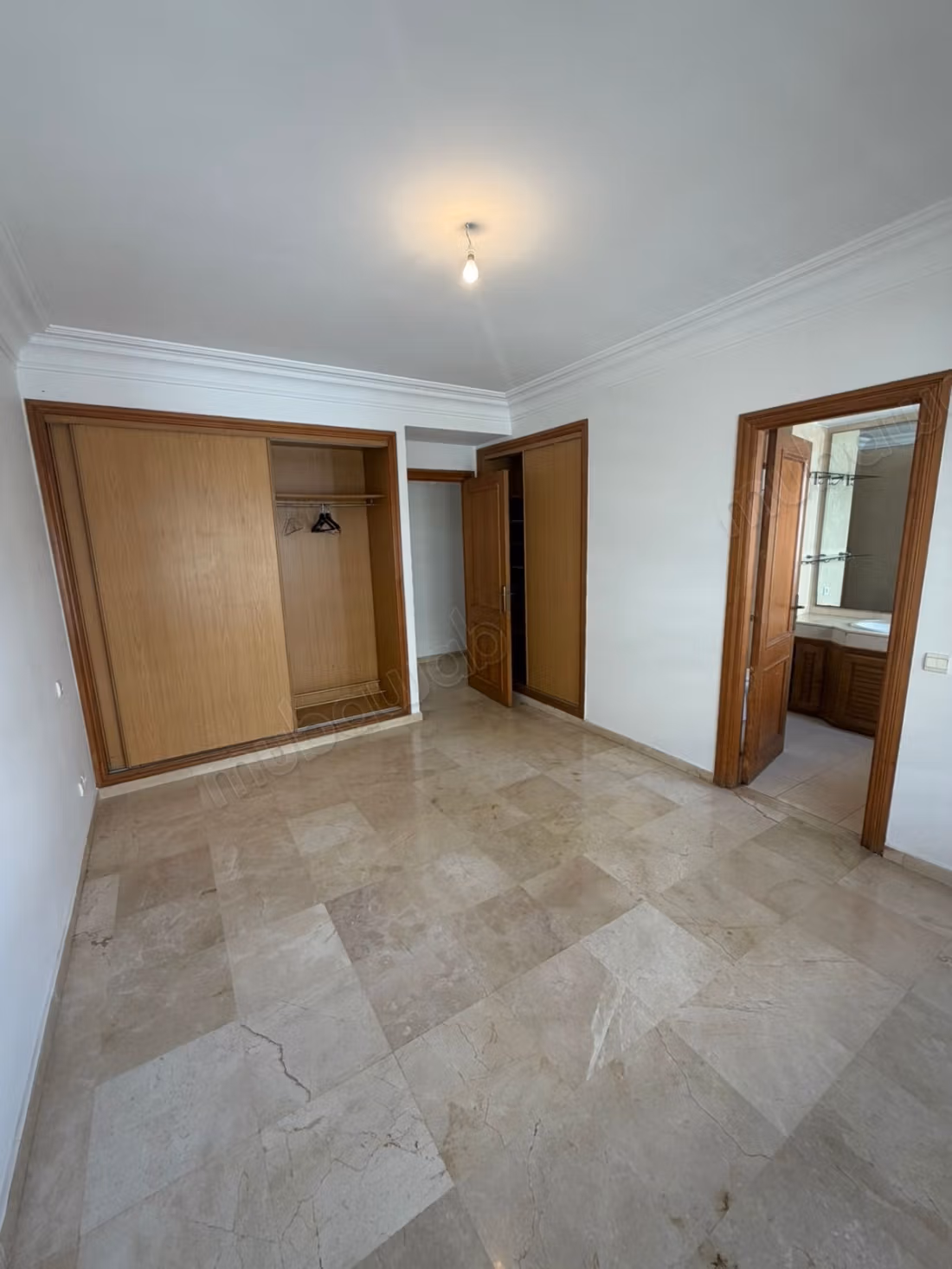 Bel appartement en location à triangle d’or.
Surface totale 148 m²