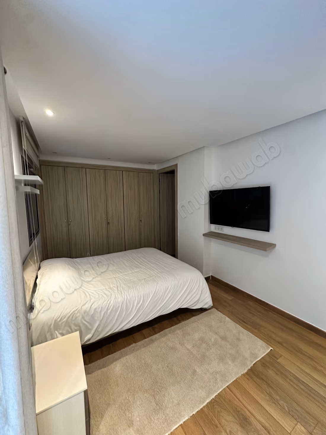 Appartement à louer à Racine. 
Surface totale 170 m². 
Meublé