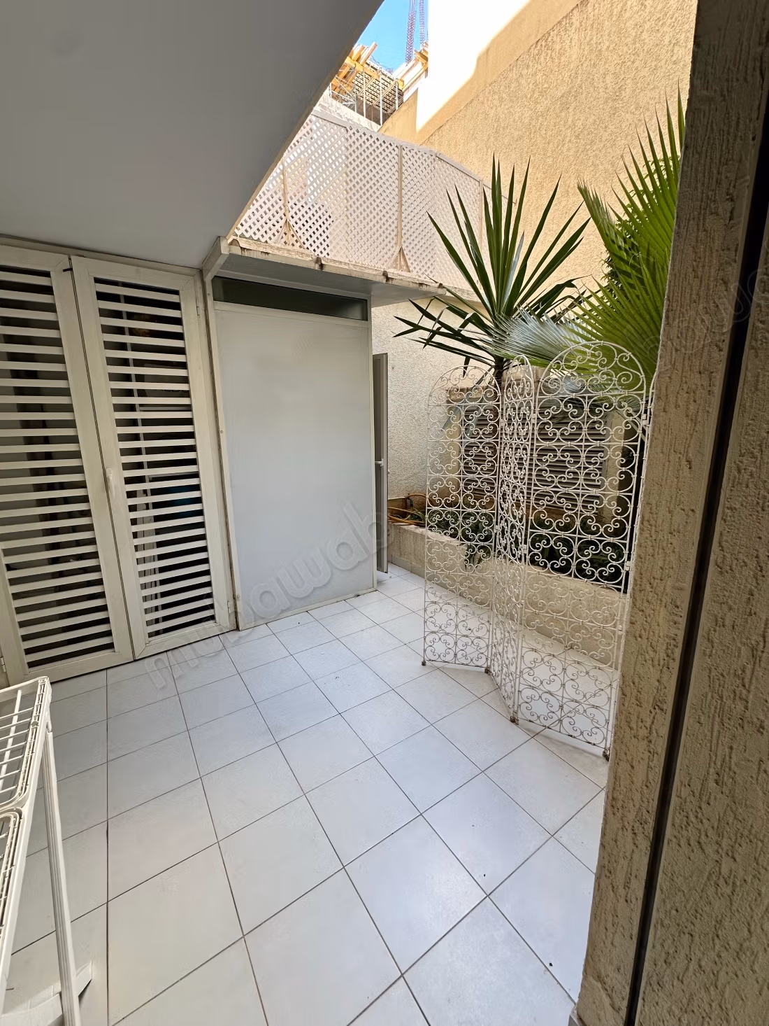 Appartement à louer à Racine. 
Surface totale 170 m². 
Meublé