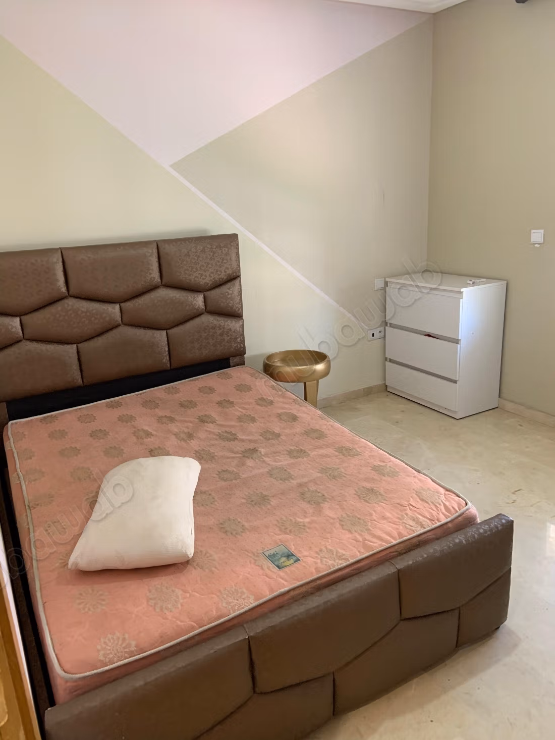 À louer bel appartement meublé les collines