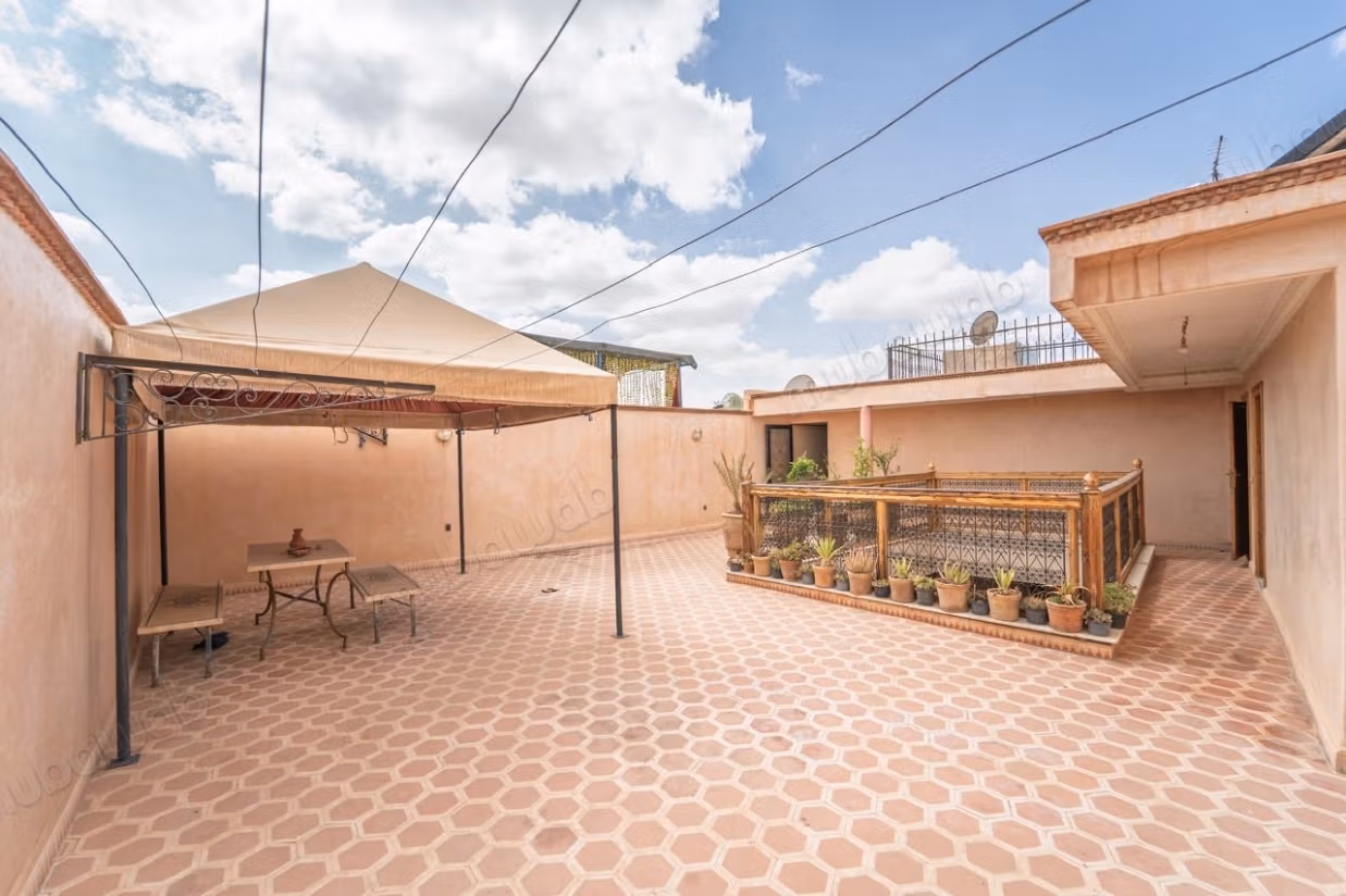 Riad magnifique de 162 m² entièrement titré Derb Dabachi Rénovation minimale