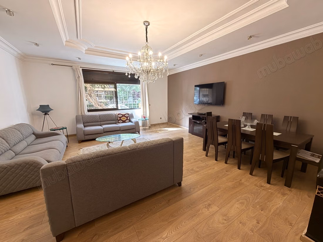 Location d'un appartement à Haut Agdal. Surface totale 256 m². Parking et jardin
