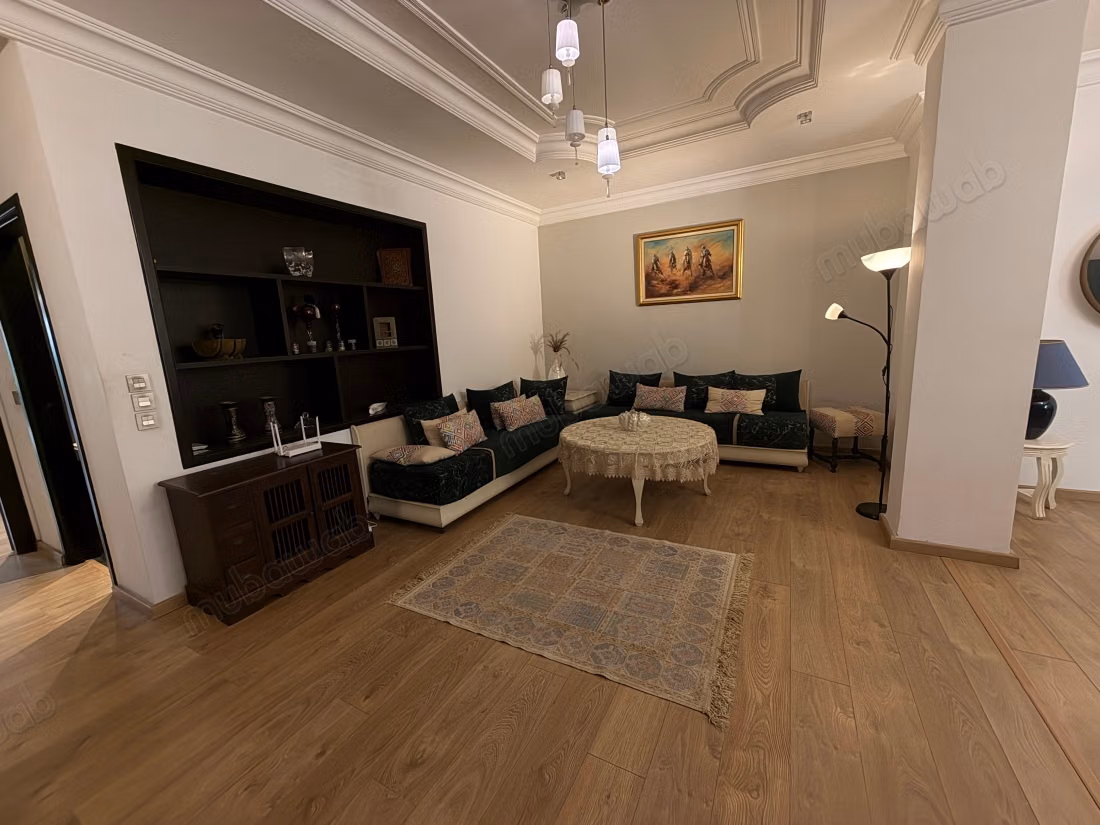 Location d'un appartement à Haut Agdal. Surface totale 256 m². Parking et jardin