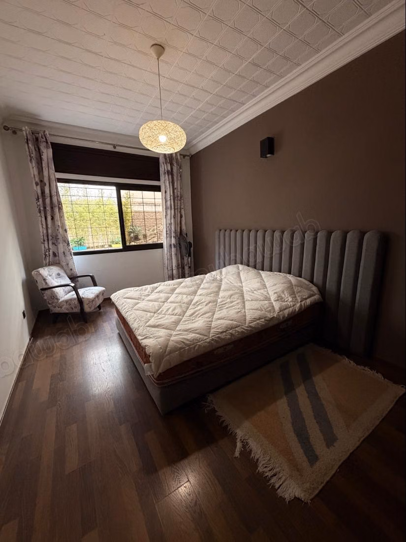 Location d'un appartement à Haut Agdal. Surface totale 256 m². Parking et jardin