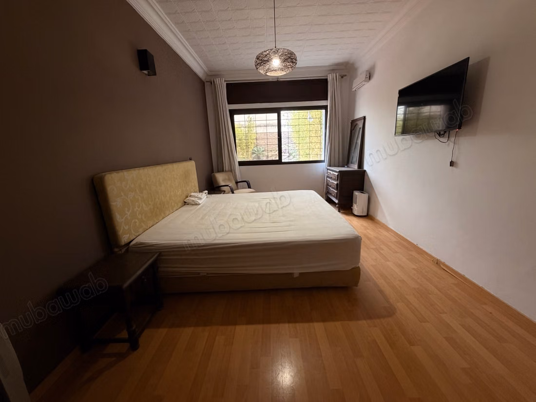 Location d'un appartement à Haut Agdal. Surface totale 256 m². Parking et jardin