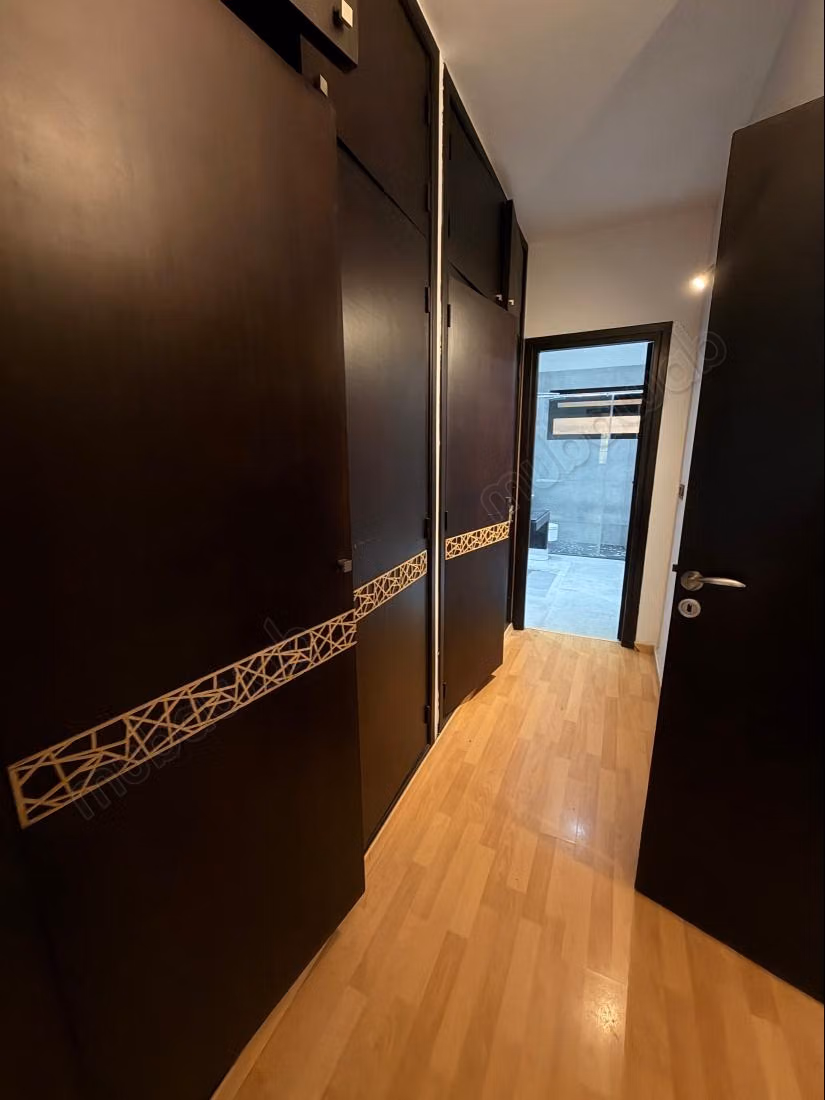 Location d'un appartement à Haut Agdal. Surface totale 256 m². Parking et jardin