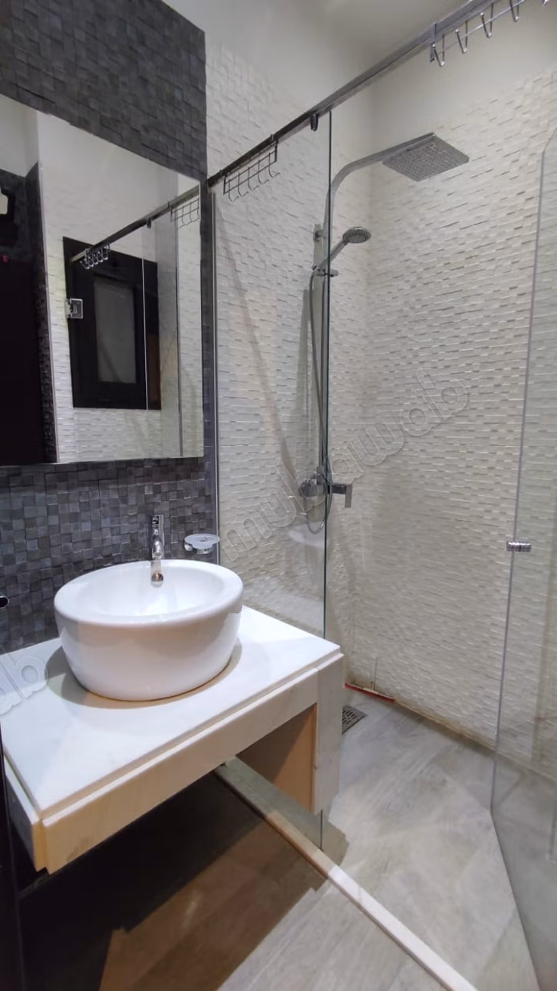 Location d'un appartement à Haut Agdal. 
Surface totale 256 m². 
Parking et jardin