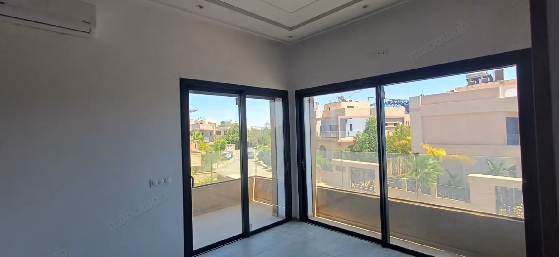 Villa sontuosa in affitto vuota sulla strada di Casa