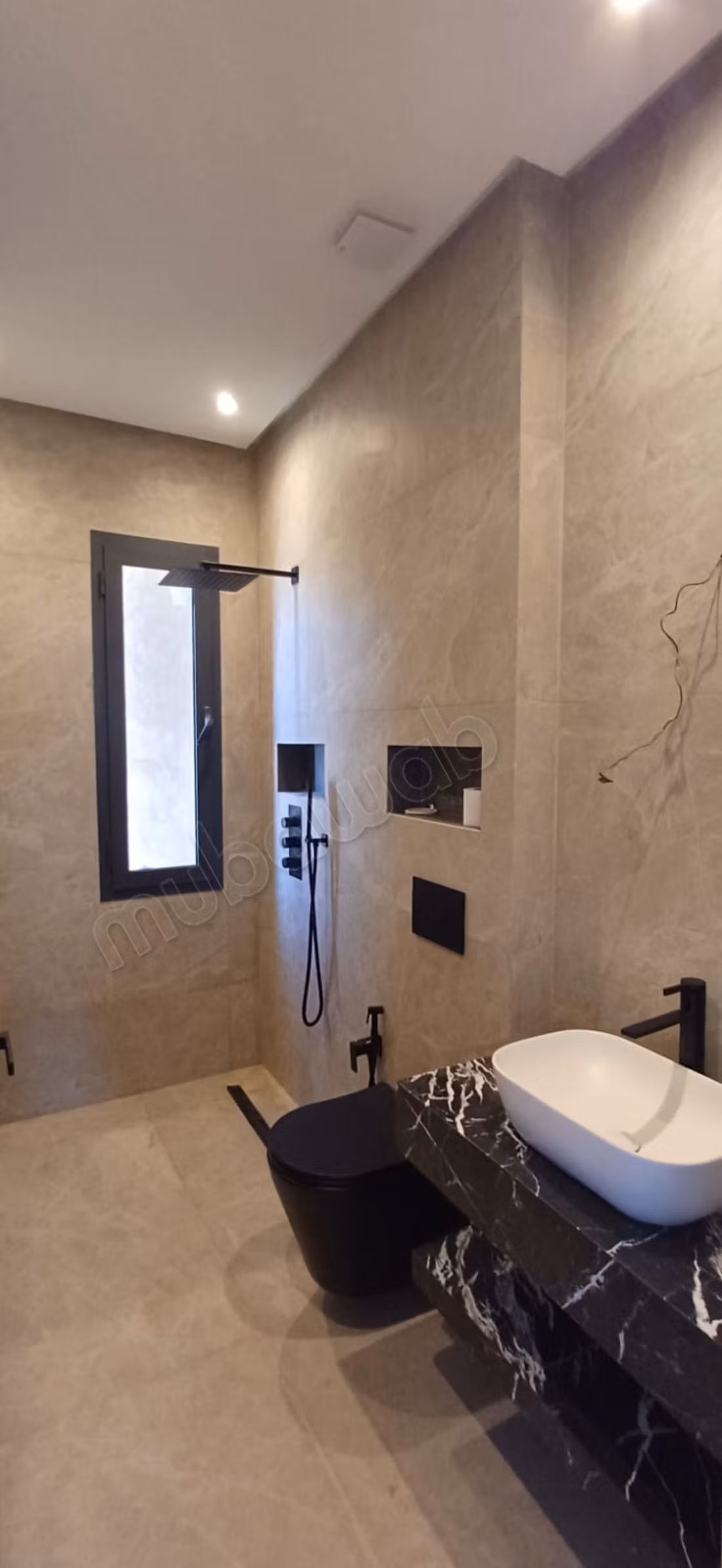 Villa sontuosa in affitto vuota sulla strada di Casa