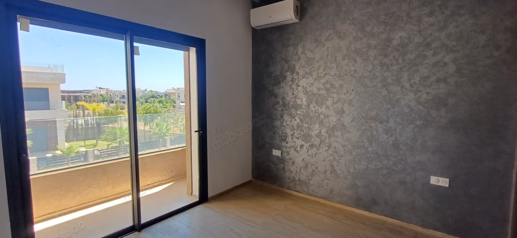 Villa sontuosa in affitto vuota sulla strada di Casa