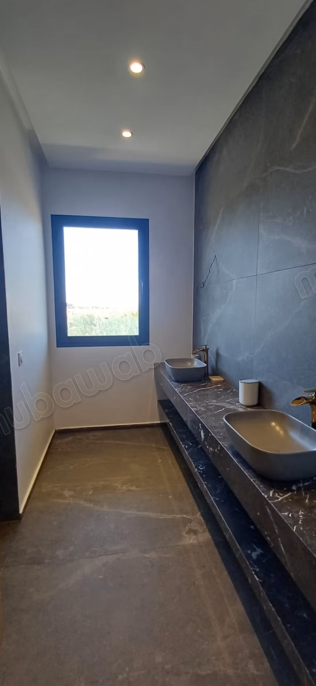 Villa sontuosa in affitto vuota sulla strada di Casa