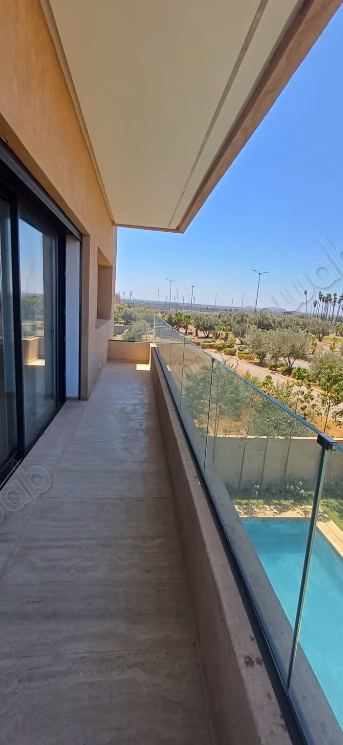 Villa sontuosa in affitto vuota sulla strada di Casa