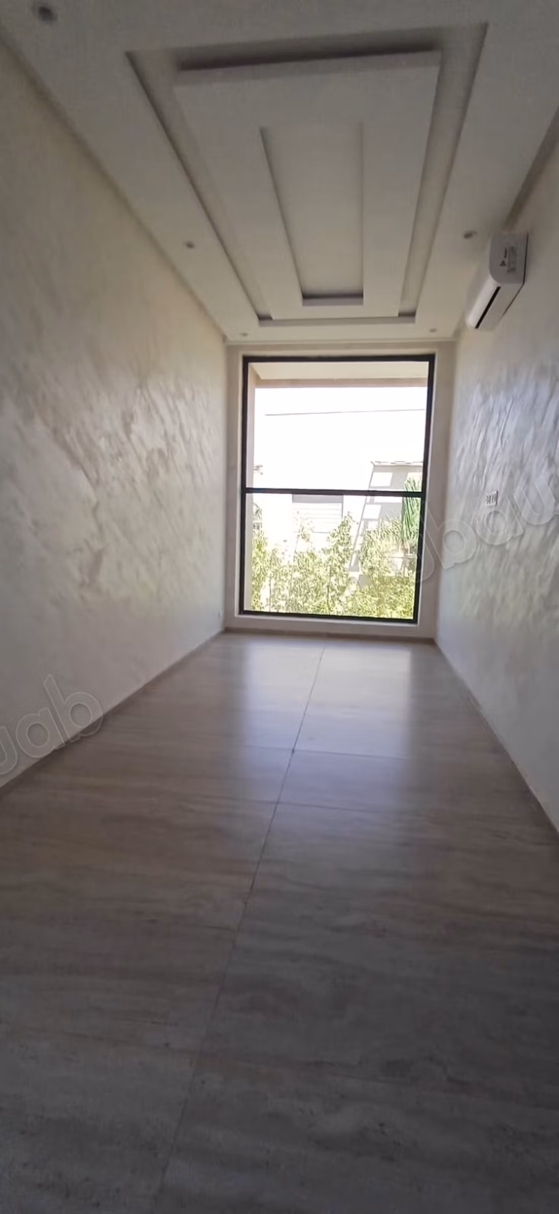 Villa sontuosa in affitto vuota sulla strada di Casa