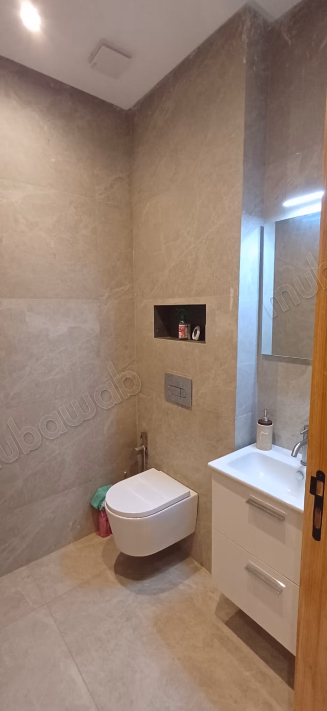 Villa sontuosa in affitto vuota sulla strada di Casa