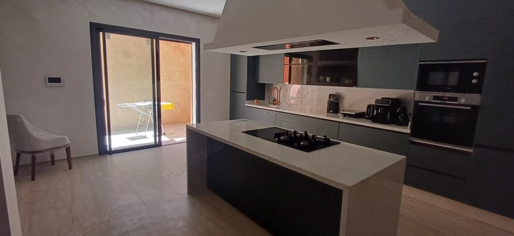 Villa sontuosa in affitto vuota sulla strada di Casa