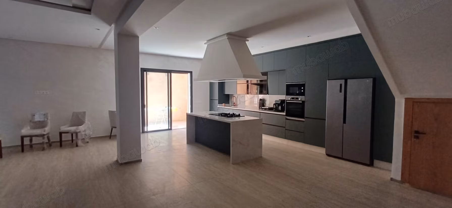 Villa sontuosa in affitto vuota sulla strada di Casa