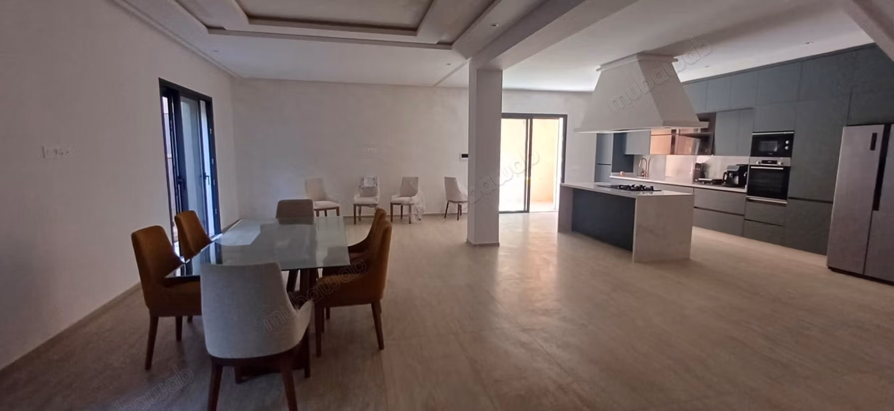 Villa sontuosa in affitto vuota sulla strada di Casa