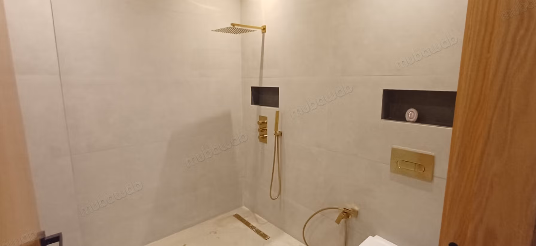 Villa sontuosa in affitto vuota sulla strada di Casa